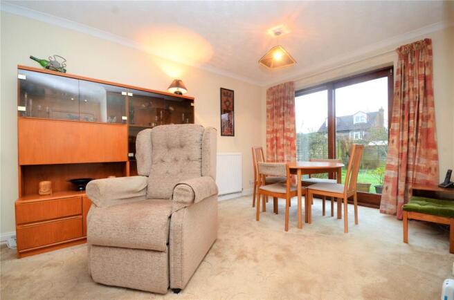 Lounge / Dining Area