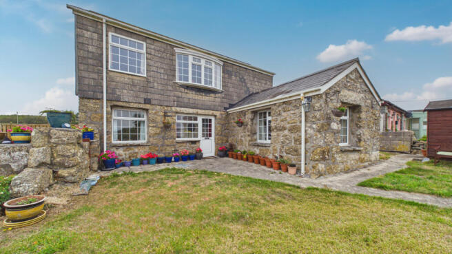 3 Bedroom Detached House for Sale with Sea Views