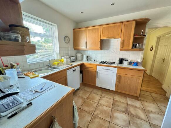 Kitchen 1.jpg