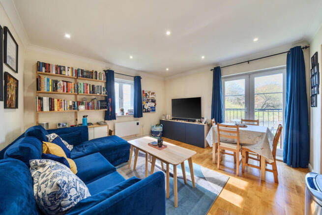 1425743-10-69b973...