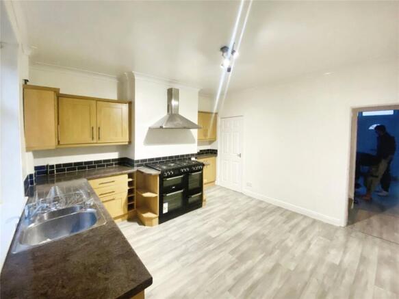 3 bed Terraced to rent Image 6