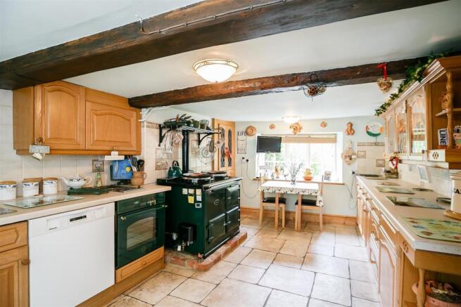 8299564-interior14.jpg