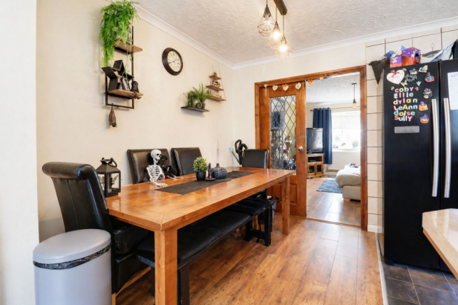 3 bed Semi-Detached for sale Image 6