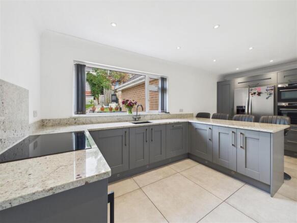 3 bed Semi-Detached for sale Image 6
