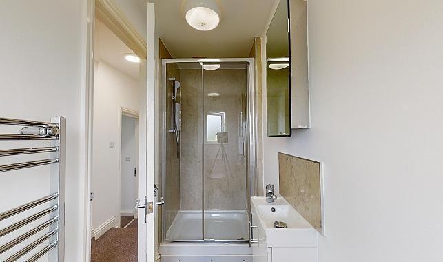 5 bed House to rent Image 10