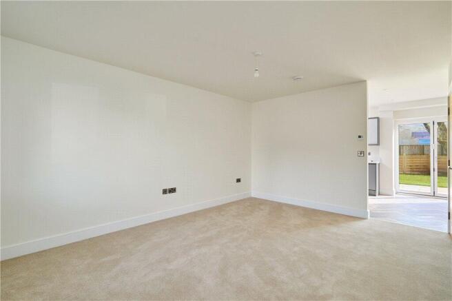 4 bed Semi-Detached for sale Image 4