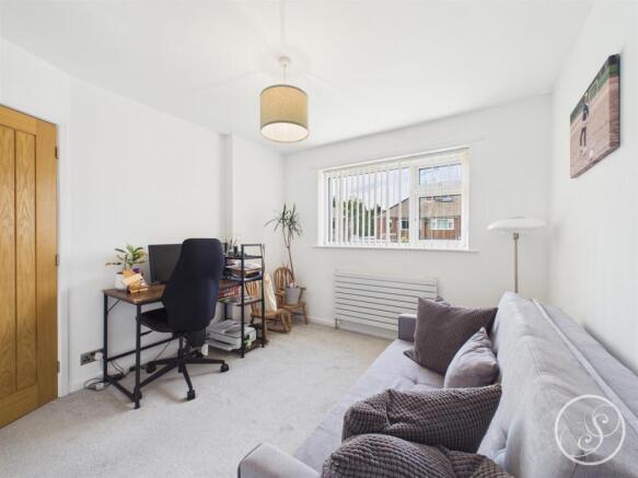 4 bed Semi-Detached Bungalow for sale Image 10