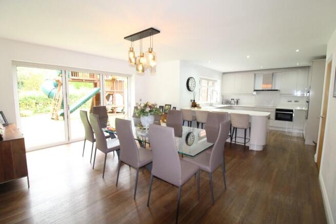 Kitchen Dining Area