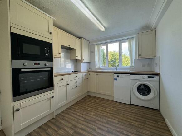 KITCHEN DINING ROOM