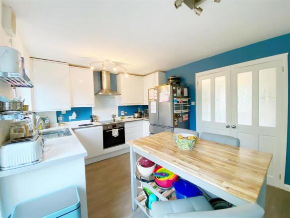 Kitchen 2.jpg