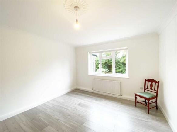 3 bed Detached Bungalow to rent Image 8
