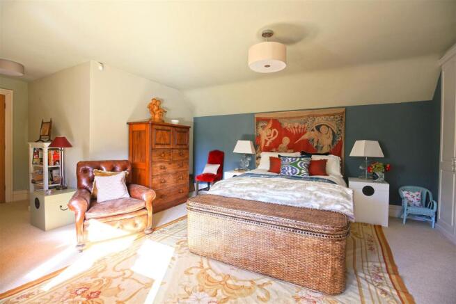 Ashton House-Bed1