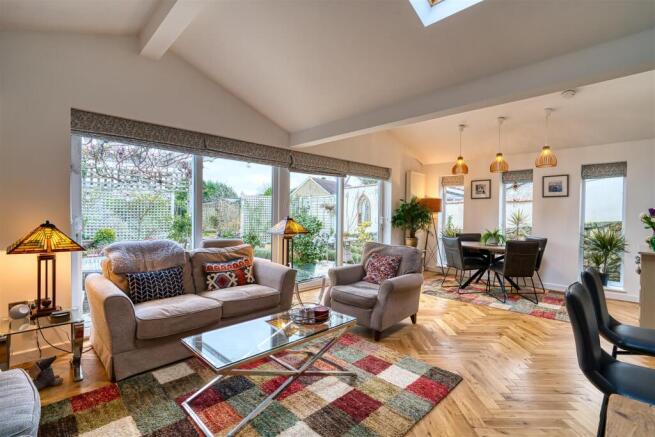 Living Dining Area