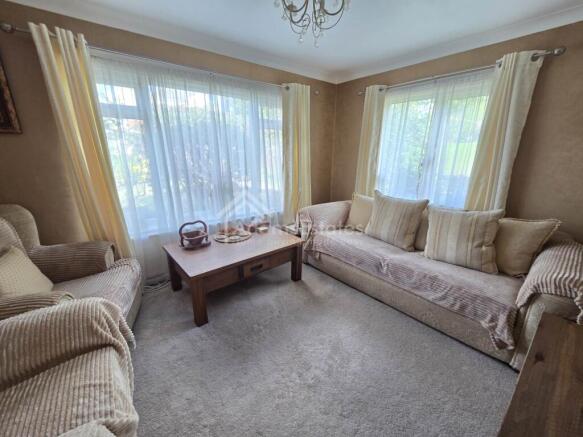 4 bed Bungalow for sale Image 4