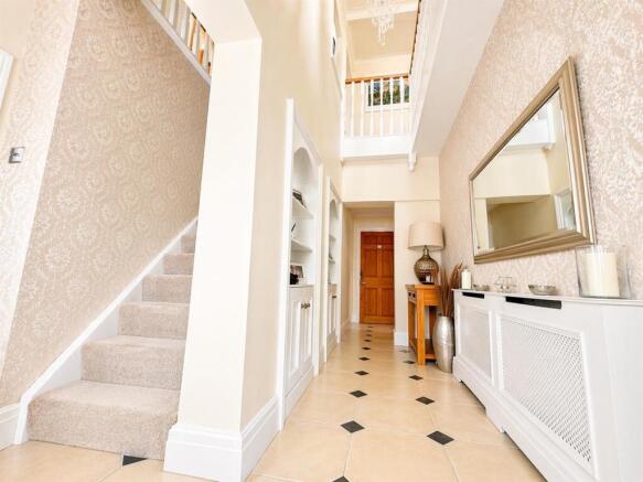 4 bed Detached for sale Image 10