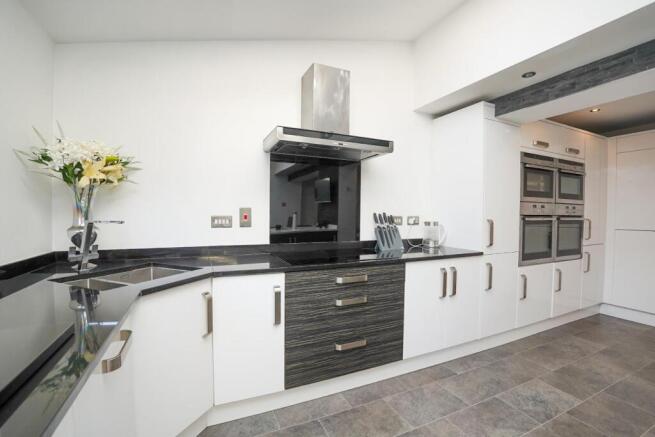 3 bed Semi-Detached for sale Image 12