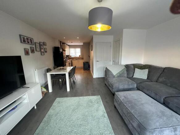 27 yates LoungeKit.jpg