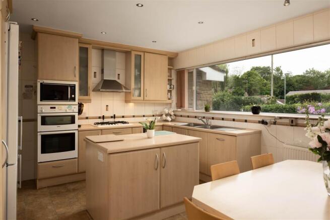 3 bed Detached Bungalow for sale Image 5
