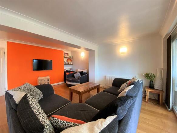 Lounge/Dining Room