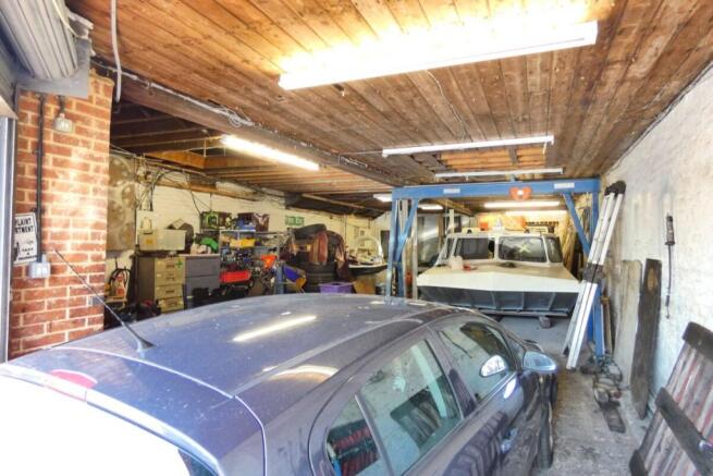 Garage / Workshop 2