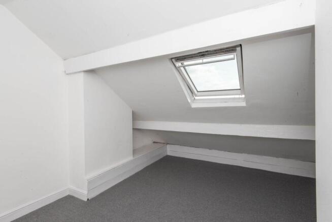 4 bed Terraced to rent Image 5