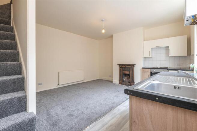 04 - 18 Claremont Street HX6 2PD.jpg