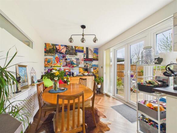3 bed Semi-Detached for sale Image 7