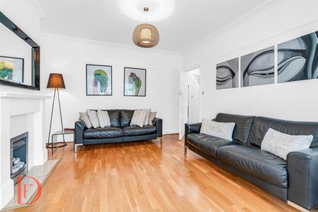 Sedley Rise, Loughton photo 4