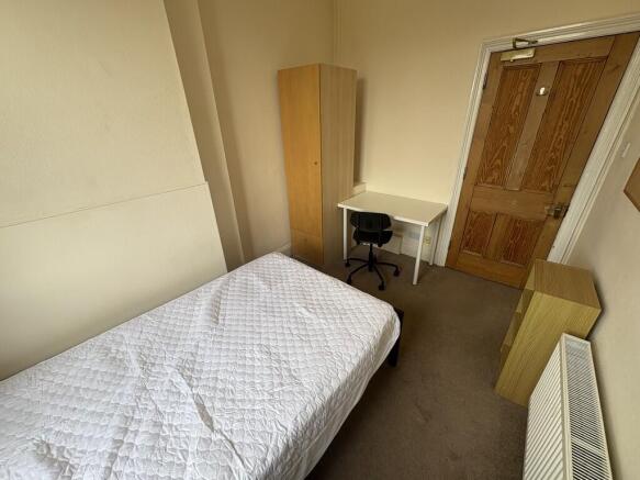 1 bed House Share to rent Image 12