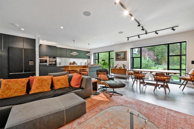Kitchen / Reception