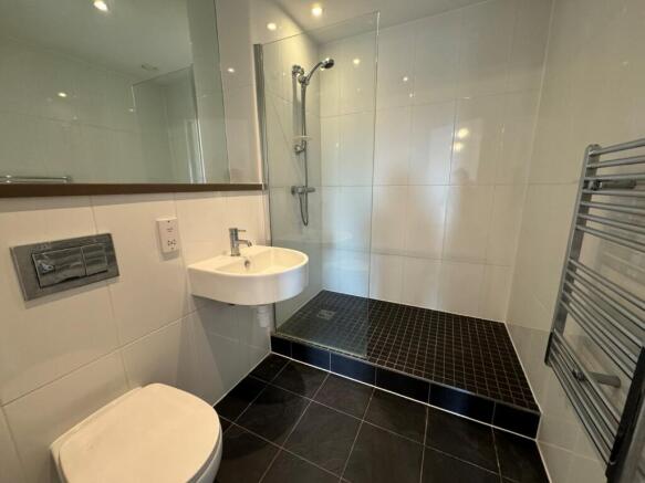2 bed Flat to rent Image 5