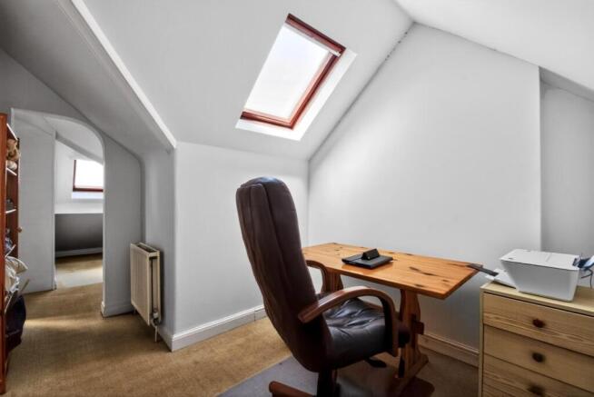 3 bed Apartment for sale Image 10