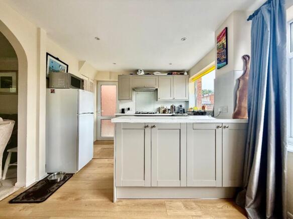 3 bed Detached to rent Image 5