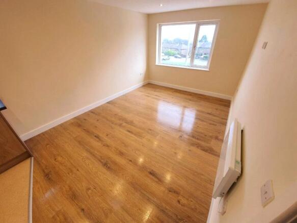 2 bed Apartment to rent Image 4