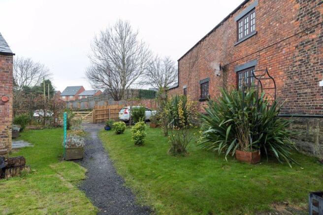 Garden (plot to rear)