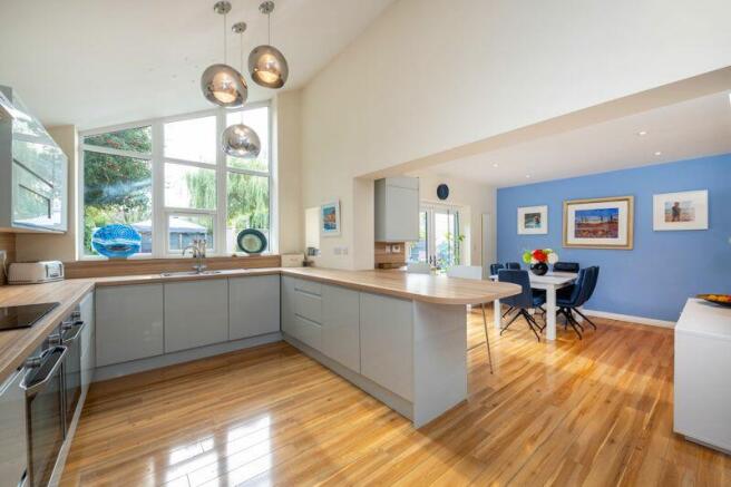 Living dining kitchen