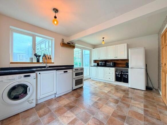 3 bed Semi-Detached for sale Image 5