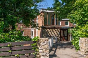 Flat 6, Dorchester Court, Wray Common Road, Reigate RH2 0UD