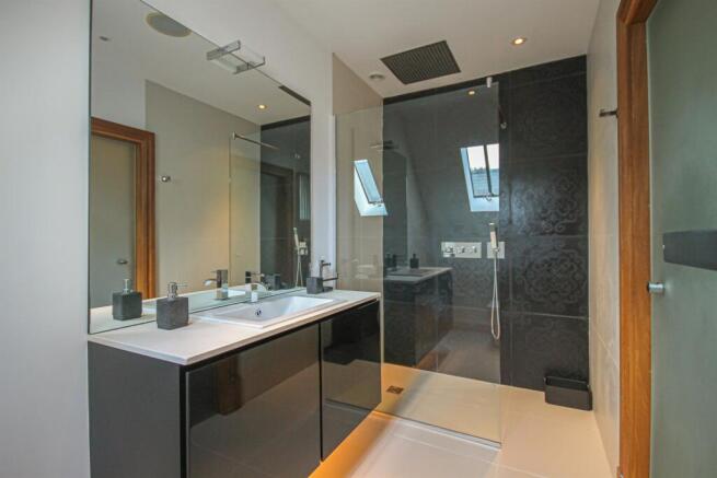 Guest En-Suite