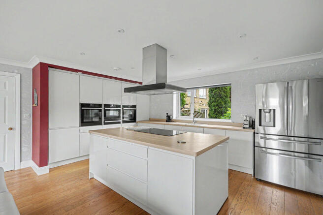 4 bed Detached for sale Image 8