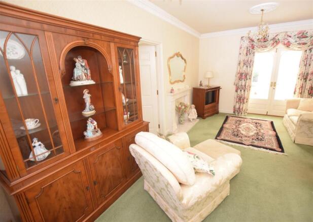 Sitting room leading to conservatory .jpg