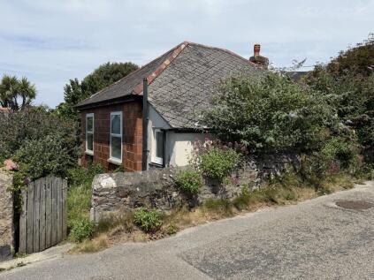 Carvean, 12 Sunnyside, Perranporth, Cornwall TR6 0HN