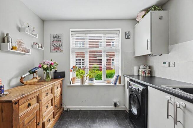 Freeman Drive, Sittingbourne, Kent, ME10 3GJ photo 2