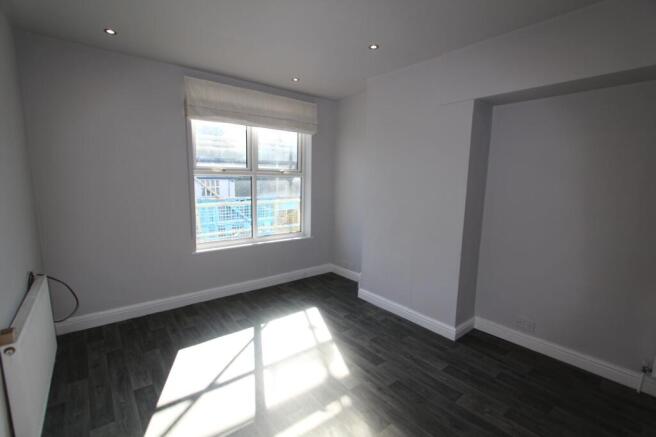 1 bed Flat to rent Image 6