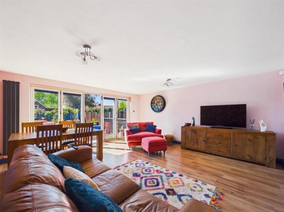 4 bed Detached for sale Image 6