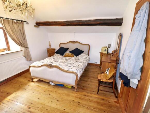 4 bed Detached for sale Image 11