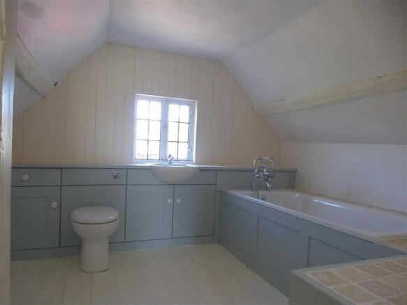 FAMILY BATHROOM