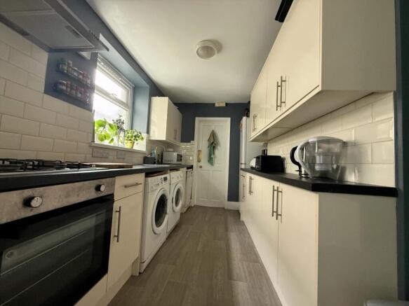 plym kitchen .JPG