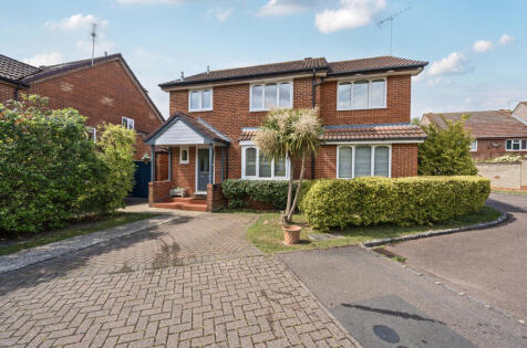 Savory Walk, Binfield, Bracknell, Berkshire, RG42