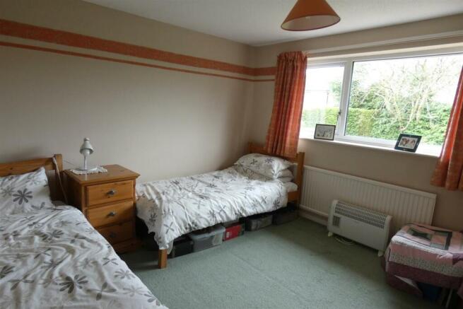 BEDROOM 2